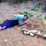 ‘मैं भी यहीं रहना चाहता हूं…’, बेंगलुरु भगदड़ में जान गंवाने वाले बेटे की कब्र से लिपटकर बोले पिता